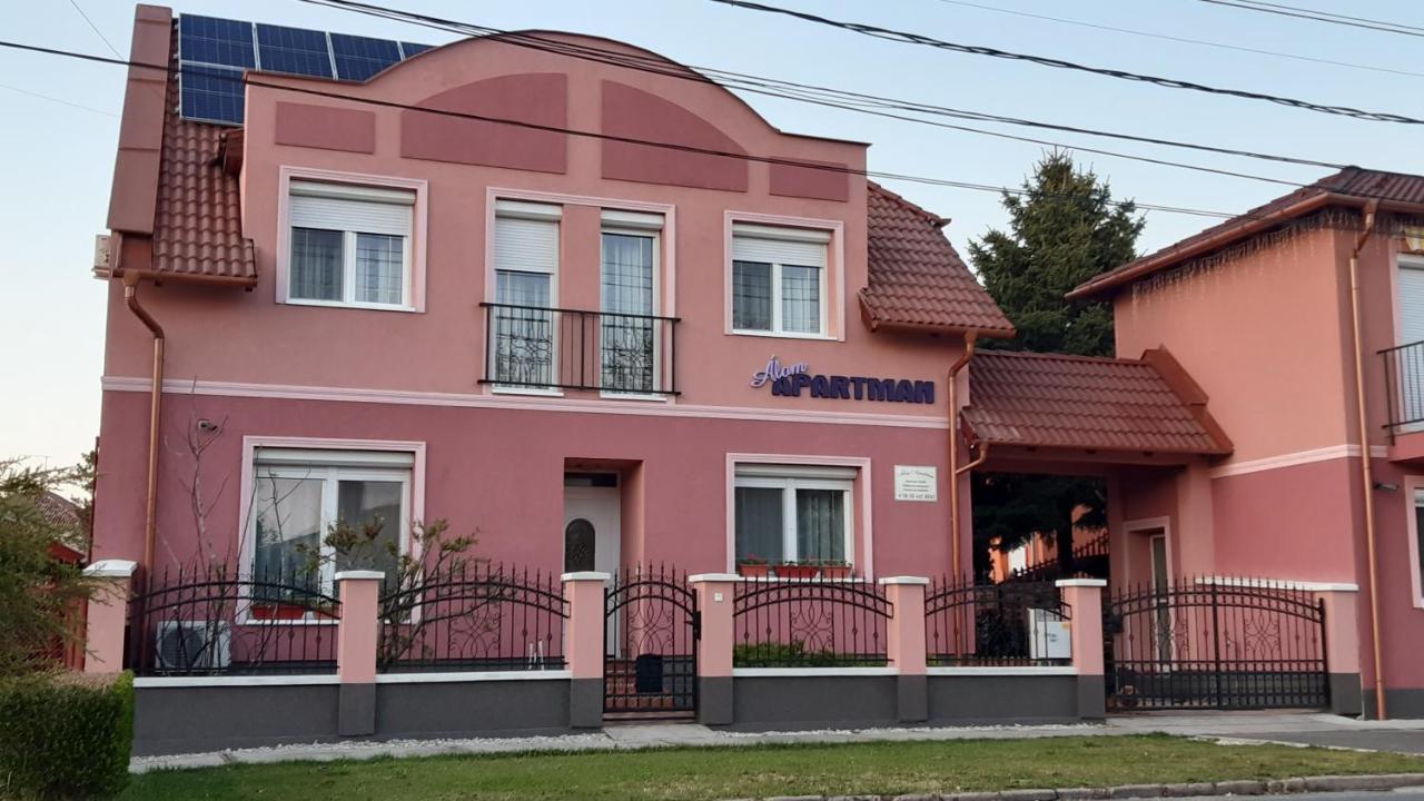 Alom Apartman Хайдусобосло Экстерьер фото