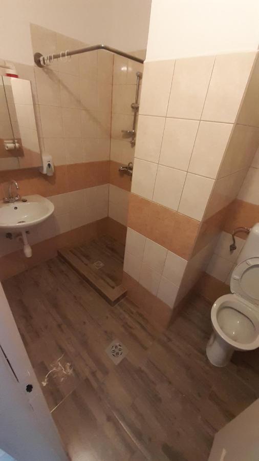 Alom Apartman Хайдусобосло Экстерьер фото