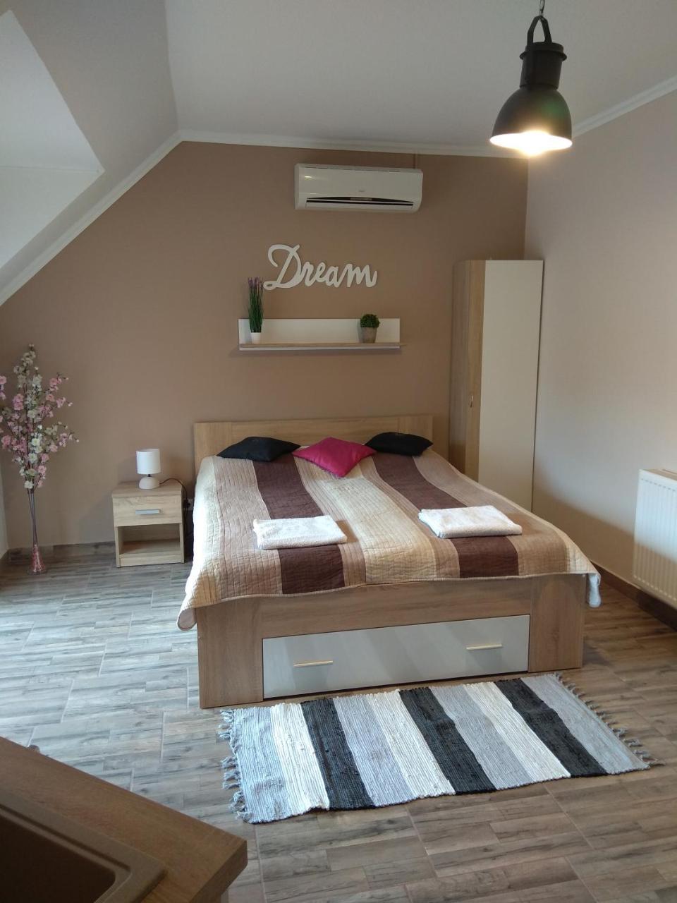 Alom Apartman Хайдусобосло Экстерьер фото