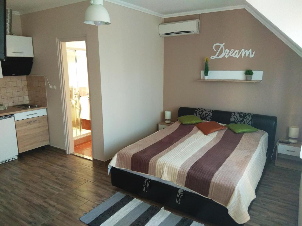 Alom Apartman Хайдусобосло Экстерьер фото