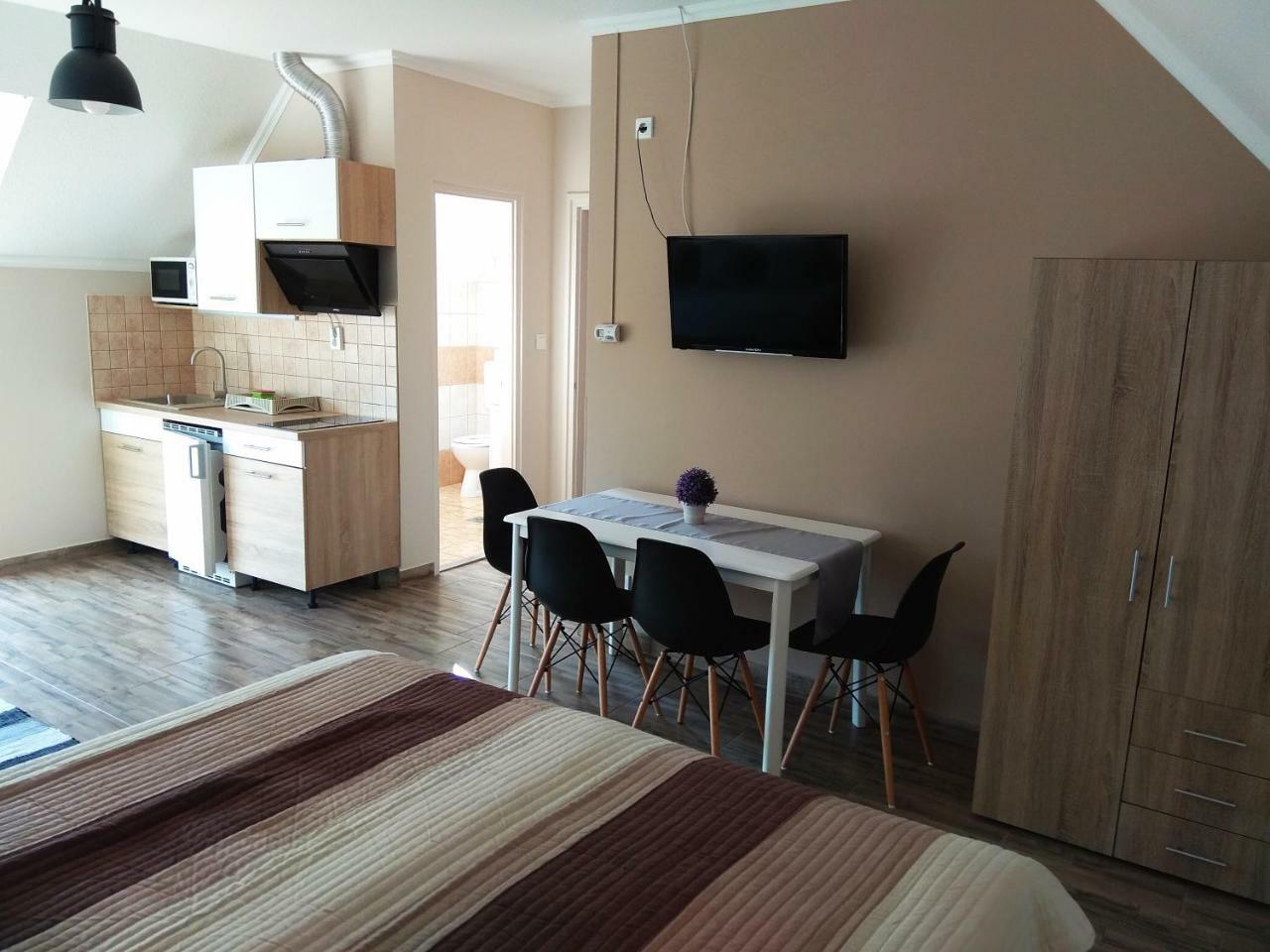 Alom Apartman Хайдусобосло Экстерьер фото