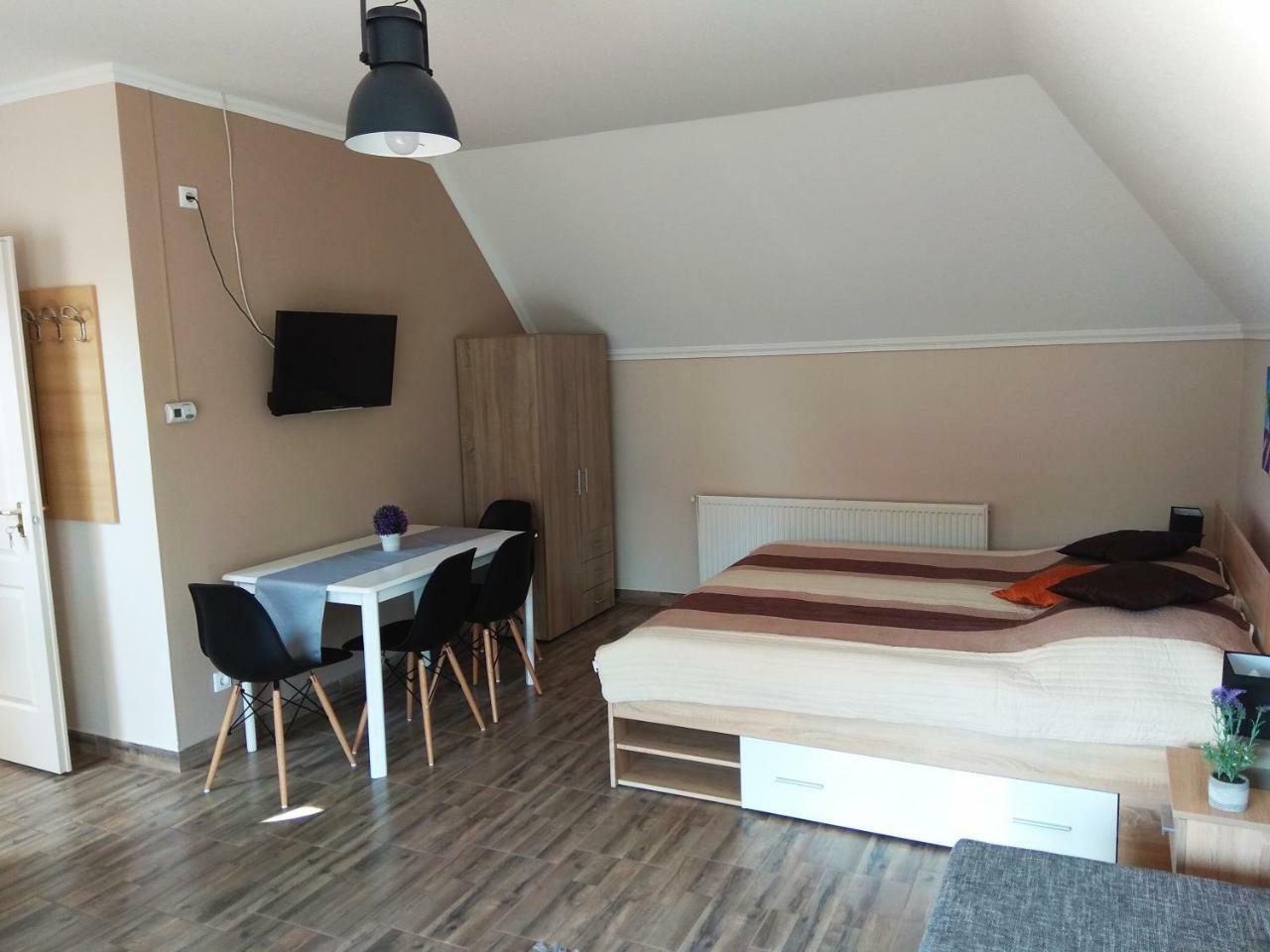 Alom Apartman Хайдусобосло Экстерьер фото